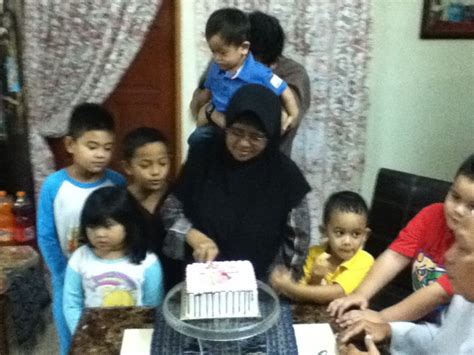 Watch biar mimpi sampai ke bintang (2011) full movie 123movies subtitles. @hudaniac_ssteen^^: Majlis sambutan b'day nenek