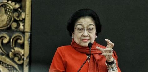 Walaupun megawati tidak secara langsung mengarahkan kalimatnya untuk aksi itu tapi mudah saja membaca bahwa ucapan megawati mengarah ke sana. Sumbangsih Generasi Muda Dipertanyakan, Megawati Harusnya ...