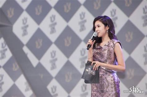 오죽했으면 방송에서 '콕' 찝어 윤현진 기자에 역디스, 그리고 '실제로' 윤현진 기자는 패닉룸특집'예고'만 보고 위험하다며 무도 까는 기사를 올렸다. 장예원·이혜승·윤현진 아나운서 SBS 뉴스의 새 얼굴 된다 - 아주 ...