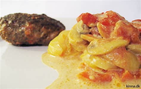 Vælg den udskrift der passer dig bedst. Fredags-hakkebøffer i fad med kartofler, flødesauce ...