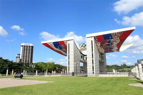 애틀란타에서 열린 1996년 하계 올림픽 때는 센테니얼 올림픽 공원(centennial olympic park)에서 폭발 사건이 일어나 2명이 죽고 111명이 다치는 사건이 발생했다. * 올림픽공원 9월 풍경