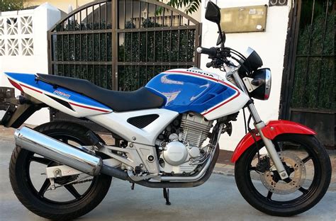 Honda cbf250 is one of the best models produced by the outstanding brand honda. HONDA 250 CBF by Carlos Fornés