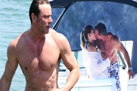Murat başoğlu eşi hande bermek'ten boşanmış burcu başoğlu'nun murat başoğlu yeğeni burcu başoğlu ile yasak ilişki yaşadığı haberleri ile gündeme gelmişti. Murat Başoğlu, geçen yıl öz yeğeniyle aralarında çıkan aşk ...