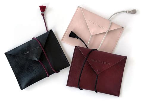 Browse the user profile and get inspired. The it pouch, the stylish accessory for beauty | SERAM