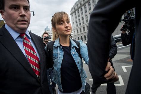 Former 'smallville' actor allison mack revealed many disturbing nxivm details in a recently allison mack arrives at the united states eastern district court for a bail hearing on may 4, 2018 in brooklyn. Nxivm Trial: Naked Meetings and Photos for Sex Cult ...