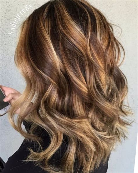The finished product can sometimes be too harsh or unnatural. 50 Ideas for Light Brown Hair with Highlights and Lowlights - Cheveux | wohnwandwohnzimmer
