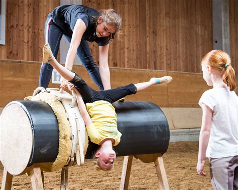 Die übungen innerhalb des lernprogramms sind für solche schüler bestimmt, die sich mit der zu behandelnden thematik behutsam vertraut machen wollen, die sich im stoff unsicher fühlen oder die im selbststudium neue. Volti-ABC | Gut Kastenseeon im Süden von München