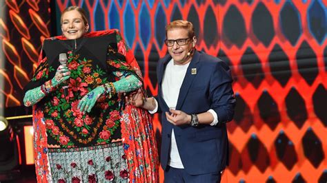 A tv2 sztárja, a modellügynök, kajdi csaba által menedzselt mihalik enikőt rejtette a baba jelmeze a nicsak, ki vagyok? kajdi csaba | nlc