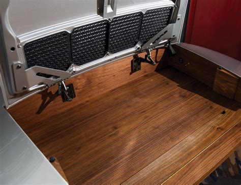 3 GJB 17 Porsche 911 Writing Desk » Gadget Flow