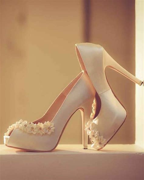 Christyng.com is an online shoe store specializing in women's fashion foot wear, high heel shoes, wedding shoes, and custom made shoes. ChristyNg Rossa Ivory - Shoes Post