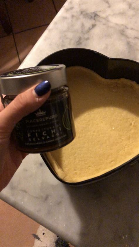 Feb 10, 2019 · oppure marmellata, crema che preferite, composta di frutta. Crostata con marmellata di fichi selvaggi e noci ...