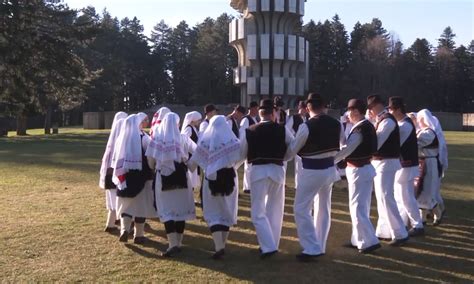 For those who just want to know what happened on the video without looking it up, i have done some research and i can explain what it was. Prvi međunarodni festival folklora „Kozarsko kolo" (VIDEO ...