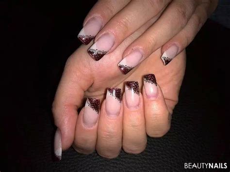 Just one stroke for a fast, easy, flawless french white tip. 100+ Schwarze Nageldesign Bilder Ideen - 2020