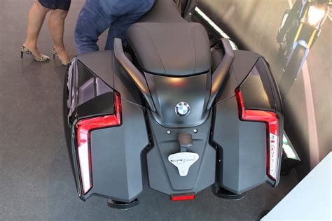 Take a relaxed cruise anytime. Debut: BMW officially launches new K1600 B bagger | Canada Moto Guide