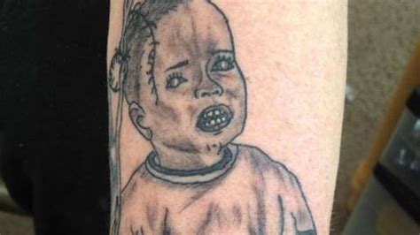 We asked the buzzfeed community to send us photos of their tiny or subtle tattoos. 29 Tattoos, die spektakulär gescheitert sind | Buzz