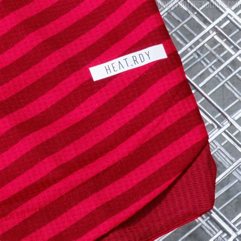 Nachdem das trikot der letzten saison einen modernen look in rot und weiß. Bayern München 21-22 Trikot veröffentlicht - Nur Fussball