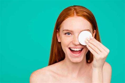 This diy cleansing balm recipe is easy to make with a handful of organic ingredients. DIY cleansing balm to remove makeup | Femina.in