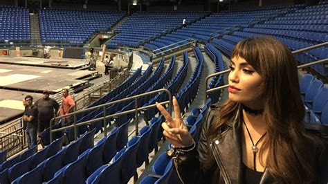 La estrella pop posteó unas fotos en su cuenta de instagram que se sacó para la producción de la revista hola! Lali Esposito wins even more Israeli fans with big-hearted ...