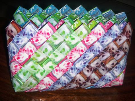 Ic merah tukar ic biru. Dewiratnawati: dompet dan clucth