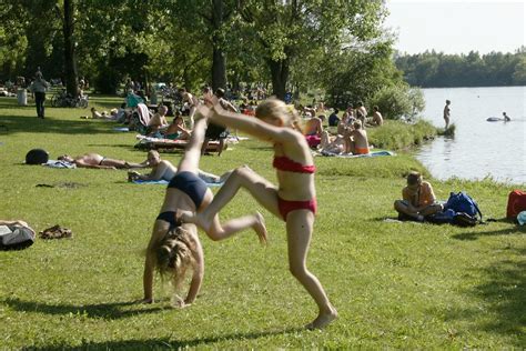 Cfnm liebe hämmern ihre nackte männer am pool auf ihrer party. Nackt Im Garten Bilder. urteil nackt im garten youtube. 20 ...