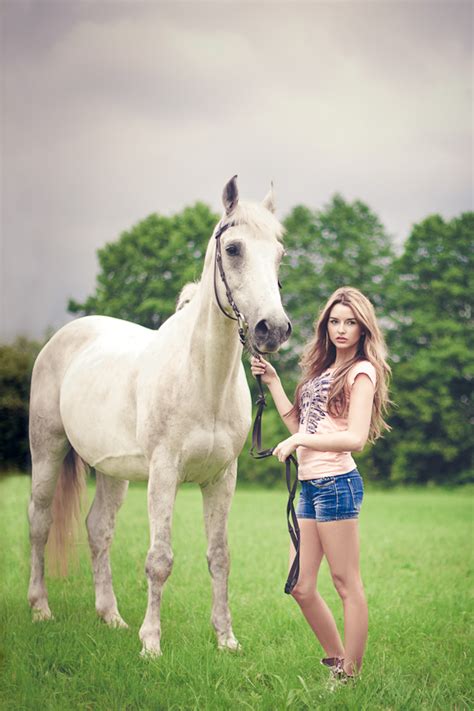 #herbst #shooting #love #stall #pferd #blätter. Shooting mit Pferd - · Andreas Redekop Fotografie