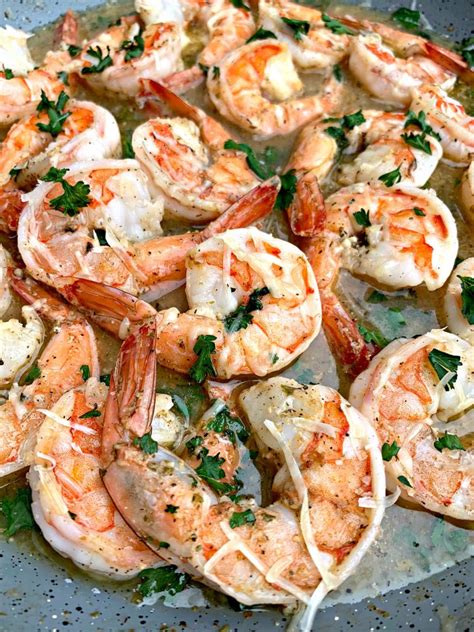 The red lobster shrimp scampi recipe is ready to serve and makes four servings. Easy Keto Low-Carb Red Lobster Copycat Garlic Shrimp Scampi
