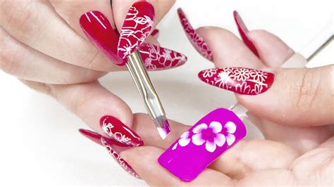 This class is an introduction on how to use nail art gels to create one stroke nail art. Nail Art fiori: micropittura & one stroke per unghie ...