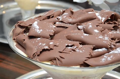 The easiest no bake cheesecake with fres. Mousse com Raspas de Chocolate | Entertaining desserts ...