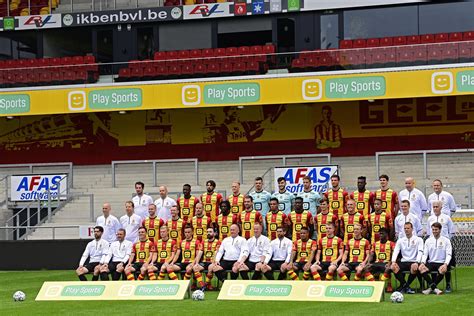 Kv mechelen information page serves as a one place which you can use to see how kv mechelen stands in overall table, home/away table or in how good shape kv mechelen is. KV Mechelen poseert voor officiële ploegfoto, nieuwe coupe v... - Gazet van Antwerpen