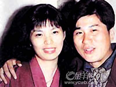 丁柔安（1970年8月7日 － ），台北市私立文德女子高級中學畢業 ，1987年拍攝廣告出道，同年加入當紅少女團體「紅唇族」第二代，並發行二張專輯。 與丈夫主持人 胡瓜經營「黃金蜆丹」公司。 胡瓜年底再婚迎娶丁柔安 女儿坚决反对--人民网娱乐频道--人民网