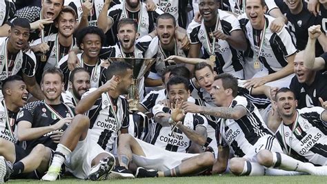 Benvenuti sulla pagina facebook ufficiale di juventus. La Juventus Turin championne d'Italie - LINFO.re - Sports ...