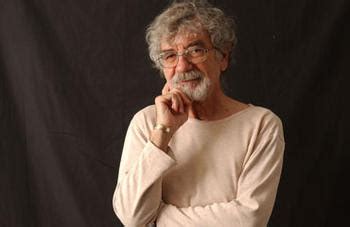 Para humberto maturana, biólogo y epistemólogo chileno, lo peculiar humano está relacionado principalmente con el lenguaje y su entrelazamiento emocional. Facu Hernández: Humberto Maturana: Cambio de psiquis