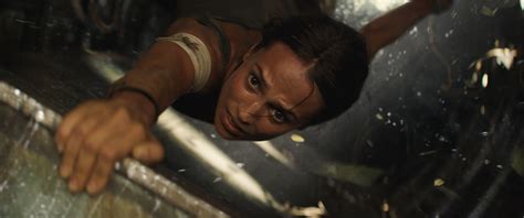 Alicia vikander as tomb raider, lara croft in the 2018 movie. Tomb Raider Clips: Alicia Vikander Recreates Scenes From ...