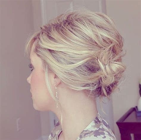 Create a banana chignon in short hair. Bridesmaid Hairstyles for Short Hair - PoPular Haircuts