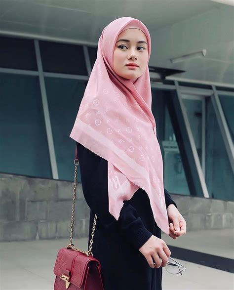 Nah, girlisme.com sudah merangkum 4 style dinda yang bisa kamu jadikan inspirasi style~. Intip Cantik-nya Dinda Hauw Setelah Mantan Mengenakan ...