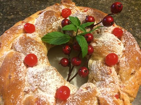 So easy, and a really nice way to use up the last of my. Waw wee: Christmas Bread Braid Plait Recipe / Cherry ...