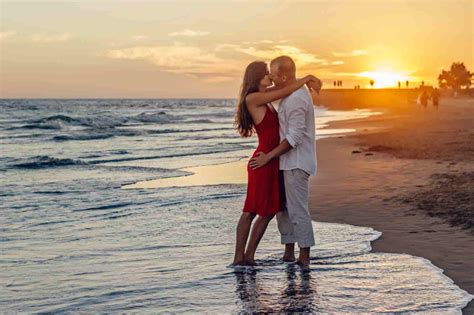 When a man is in love, he won't want to lose it, so he'll do whatever he needs to do to get and maintain that love. 15 Unique Romantic Date Ideas for Couples | Honeymoon Bug ...