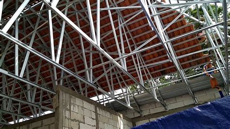 Cara menghitung biaya atap baja keluhan atap genteng yang sering bocor dan cepat berjamur atau lumutan terbuat dari bahan metal yang kokoh dan juga tetap ringan. Cara Pasang Genting Tanah rangka web bajaringan reng rapat ...