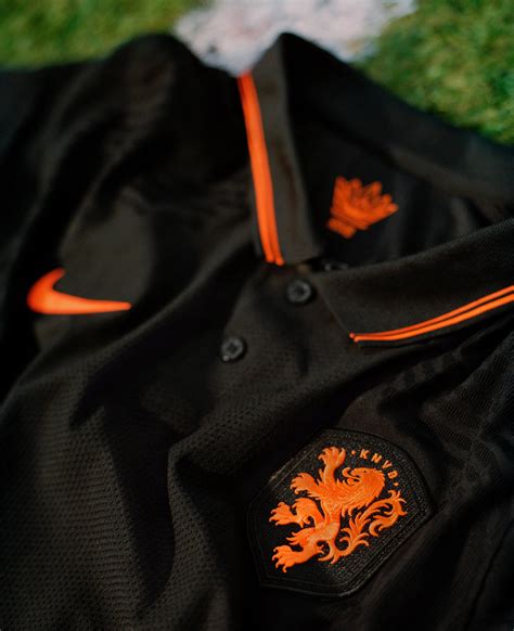 Pour célébrer les 60 ans de la première édition de la compétition, l'euro 2021, qui se tiendra exceptionnellement du 11. Nike dévoile les nouveaux maillots 2020 du Portugal, de l ...