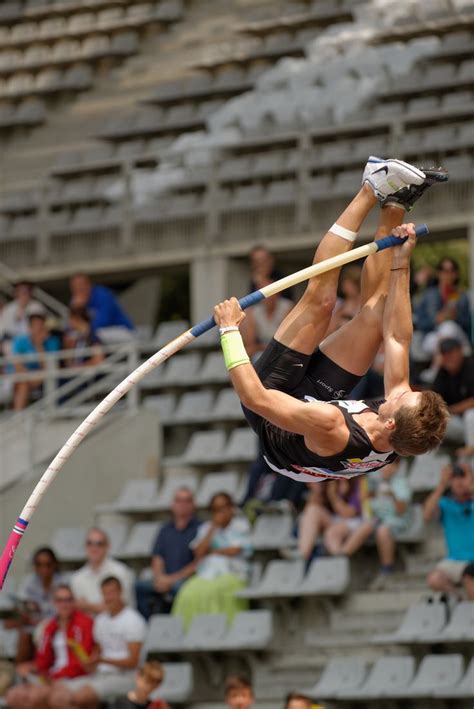 Olympic pole vault jump gone wrong. atheltism - pole vault - Théo Mancheron competes in the ...