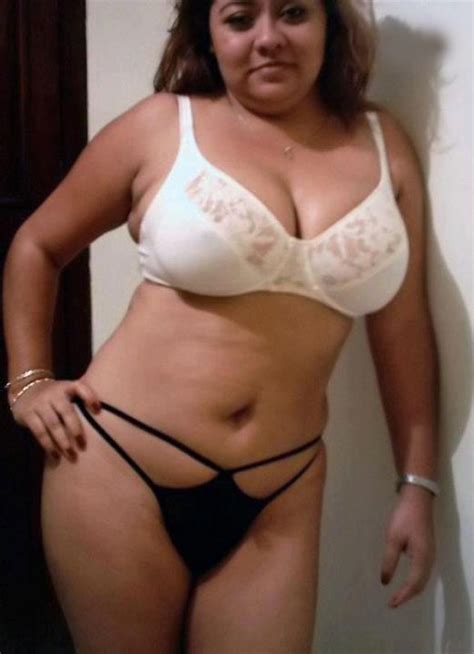 Www.thesocialbooks.com tamil nadu best & most user friendly social networking website. Reshma Mallu Aunty Hot Pose In Bikini