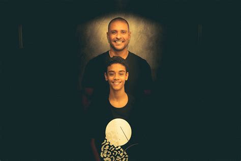 Maybe you would like to learn more about one of these? Diogo Nogueira se une com filho Davi, sem desonrar pai e ...