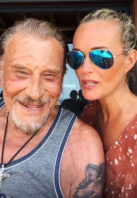 Quand johnny hallyday est attendu sur scène, elle apparaît dans la salle quelques minutes avant. Laeticia Hallyday (@LHallyday) | Twitter | Johnny hallyday ...