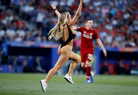 As stunned liverpool and tottenham stars looked on, kinsey wolanski, 22, sprinted across the pitch at the wanda metropolitano stadium in a skimpy black. Champions League streaker: Tottenham vs Liverpool final ...