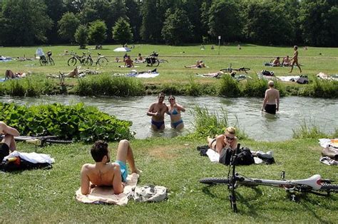 De englischer garten is het grootste stadspark van europa en gelegen midden in münchen. Cheap Munich - 10 money-saving travel tips