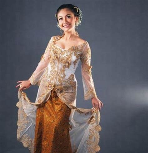 Dengan menggunakan baju yang sopan serta menutup aurat maka akan terhindar dari perbuatan yang tercela. Baju Kebaya Modern Yang Cantik Dan Glamor - Kumpulan Model ...