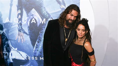 Schauspielcoach sandy kominski und sein bester freund norman newlander halten sich trotz der herausforderungen des älterwerdens stets bei laune. Kuss-Alarm! Jason Momoa & Frau verturtelt auf Red Carpet ...