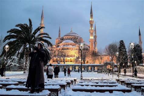 Istanbul is the largest city in turkey and the country's economic, cultural and historic center. Estambul Turquía