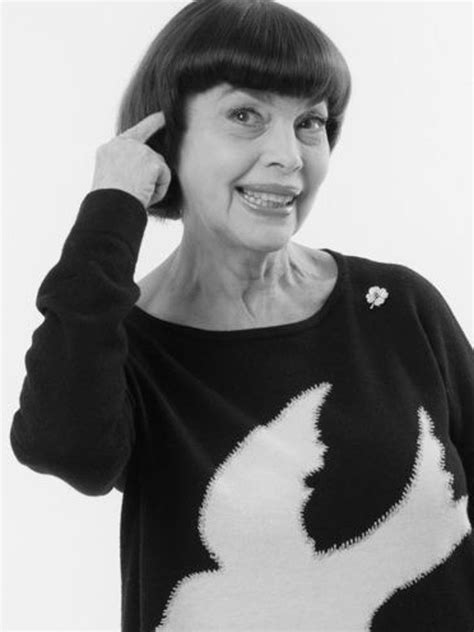 Mireille mathieu hat 14 geschwister. Mireille Mathieu im Interview ohne Worte - SZ Magazin