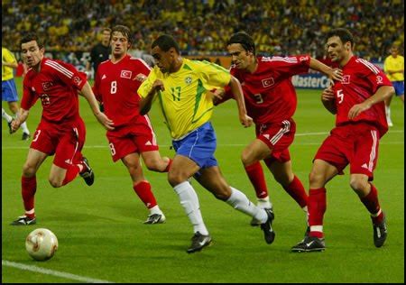 It was the last championship with a knockout stage. Gols do Denilson Show